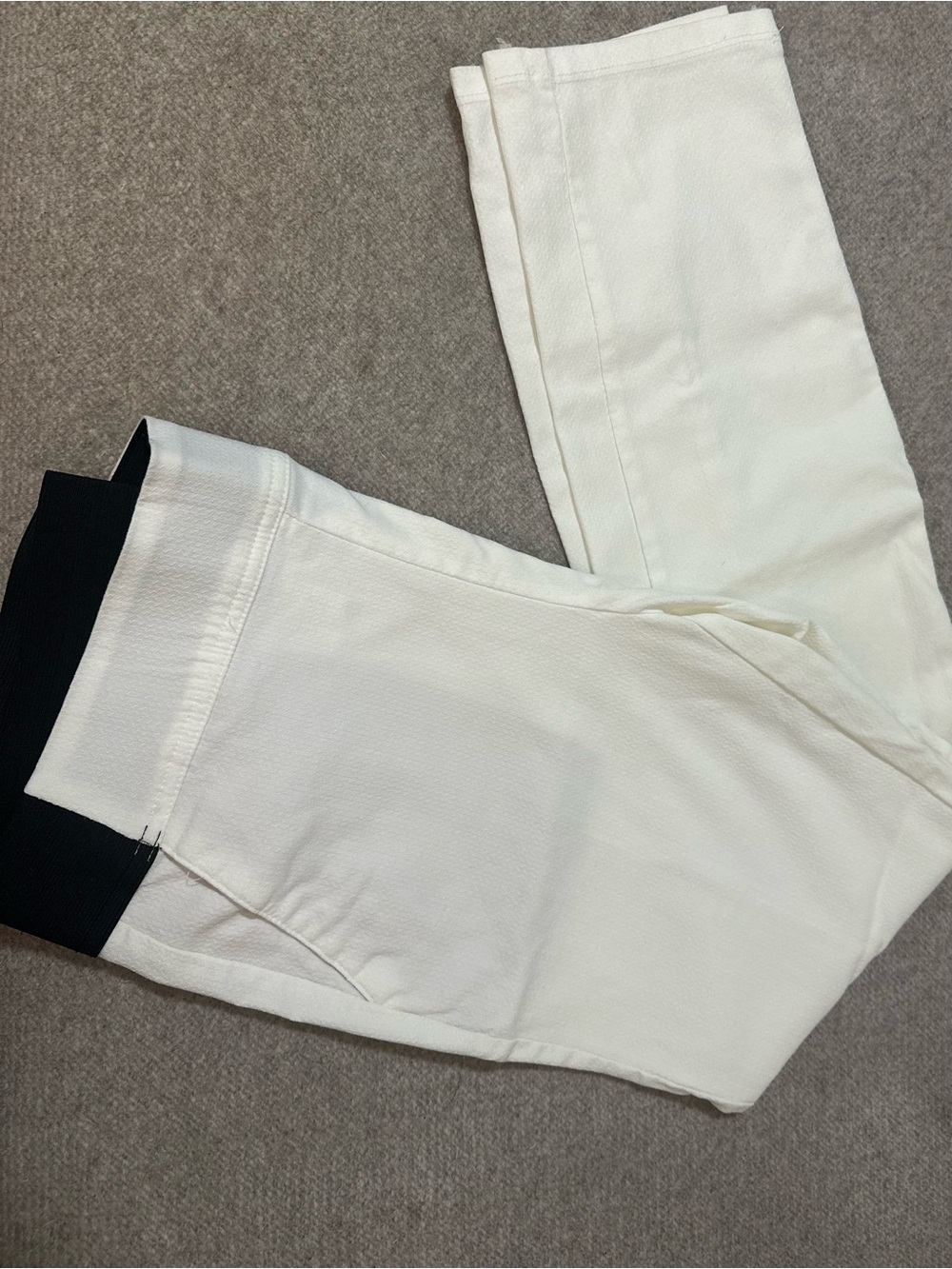 Simply Vera by Vera Wang Black and White slightly cropped, classy dress pants.